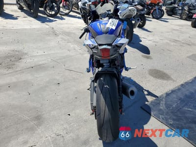 Czwarte zdjęcie samochodu z boku: 2020 YAMAHA YZFR6 C VIN:JYARJ28YXLA002715 - miniatura