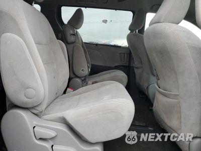 Zdjęcie 11 z 15 samochodu: 2015 TOYOTA SIENNA LE VIN:5TDKK3DCXFS598144 - miniatura