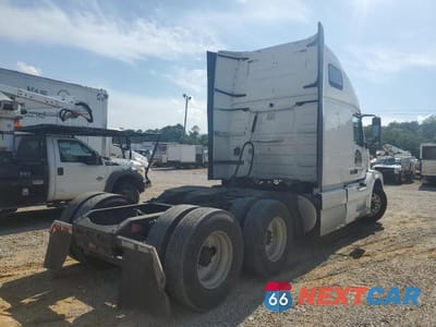 Czwarte zdjęcie samochodu z boku: 2016 VOLVO VNL SEMI TRUCK VIN:4V4NC9EH6GN938747 - miniatura