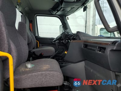 Piąte zdjęcie samochodu w środku: 2025 INTERNATIONAL LT625 SEMI TRUCK VIN:3HSDZAPR4SN367860 - miniatura