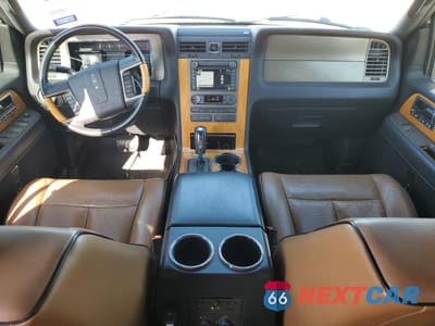 Zdjęcie 8 z 13 samochodu: 2014 LINCOLN NAVIGATOR VIN:5LMJJ2H56EEL07513 - miniatura