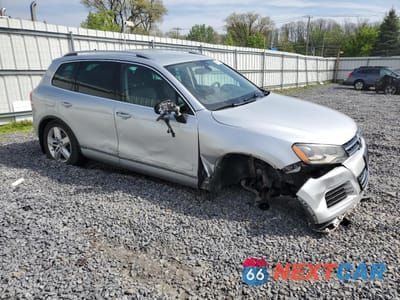 Czwarte zdjęcie samochodu z boku: 2011 VOLKSWAGEN TOUAREG V6 TDI VIN:WVGFK9BP7BD002726 - miniatura
