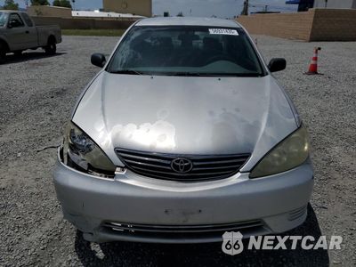 Piąte zdjęcie samochodu w środku: 2005 TOYOTA CAMRY LE VIN:4T1BE32K45U097502 - miniatura