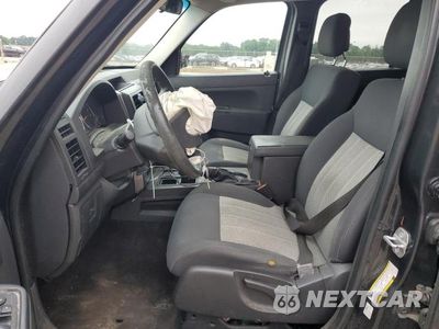 Zdjęcie 7 z 14 samochodu: 2010 JEEP LIBERTY SPORT VIN:1J4PP2GKXAW129224 - miniatura