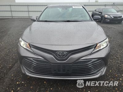 Piąte zdjęcie samochodu w środku: 2018 TOYOTA CAMRY L VIN:4T1B11HK9JU137879 - miniatura