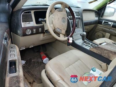 Zdjęcie 8 z 13 samochodu: 2005 LINCOLN NAVIGATOR VIN:5LMFU27525LJ10705 - miniatura