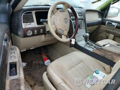 Zdjęcie 8 z 13 samochodu: 2005 LINCOLN NAVIGATOR VIN:5LMFU27525LJ10705 - miniatura