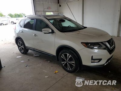Czwarte zdjęcie samochodu z boku: 2017 NISSAN ROGUE SV VIN:5N1AT2MV6HC831408 - miniatura