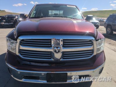 Piąte zdjęcie samochodu w środku: 2018 RAM 1500 SLT VIN:1C6RR7GT1JS199272 - miniatura