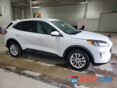 Czwarte zdjęcie samochodu z boku: 2020 FORD ESCAPE SE VIN:1FMCU9G69LUA13970 - miniatura