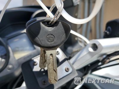 Zdjęcie 8 z 9 samochodu: 2008 BMW K1200 GT VIN:WB105970X8ZN48023 - miniatura
