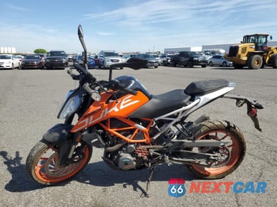 Trzecie zdjęcie samochodu z tyłu: 2018 KTM 390 DUKE VIN:MD2JPJ40XJC255488 - miniatura