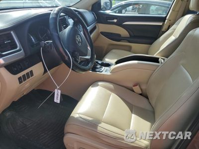 Zdjęcie 7 z 15 samochodu: 2019 TOYOTA HIGHLANDER SE VIN:5TDKZRFH1KS291981 - miniatura