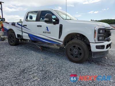 Czwarte zdjęcie samochodu z boku: 2024 FORD F250 SUPER DUTY VIN:1FT8W2BTXREF73413 - miniatura