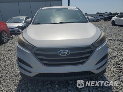 Piąte zdjęcie samochodu w środku: 2016 HYUNDAI TUCSON SE VIN:KM8J23A43GU225772 - miniatura