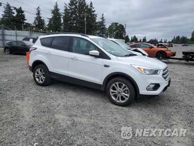 Czwarte zdjęcie samochodu z boku: 2018 FORD ESCAPE SE VIN:1FMCU9GD9JUA12412 - miniatura