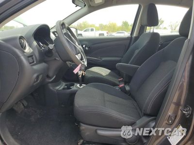 2015 NISSAN VERSA S 3N1CN7AP0FL930210 - główne zdjęcie licytacji z USA - miniatura