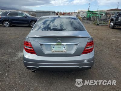 Zdjęcie 6 z 12 samochodu: 2013 MERCEDES-BENZ C 250 VIN:WDDGF4HB1DR271957 - miniatura