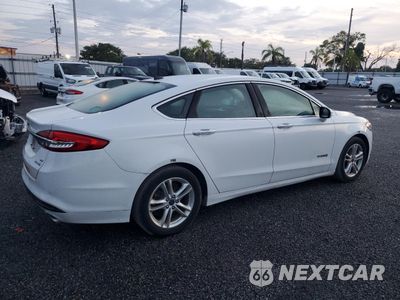Trzecie zdjęcie samochodu z tyłu: 2018 FORD FUSION SE HYBRID VIN:3FA6P0LU6JR171735 - miniatura