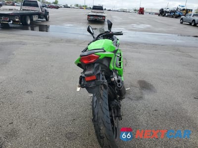 Czwarte zdjęcie samochodu z boku: 2014 KAWASAKI EX300 A VIN:JKAEX8A15EA005388 - miniatura