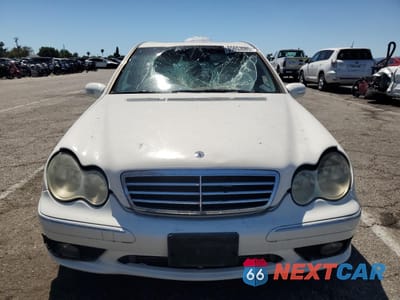 Piąte zdjęcie samochodu w środku: 2005 MERCEDES-BENZ C 230K SPORT SEDAN VIN:WDBRF40J55F718104 - miniatura