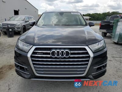 Piąte zdjęcie samochodu w środku: 2019 AUDI Q7 PRESTIGE VIN:WA1VAAF73KD001047 - miniatura