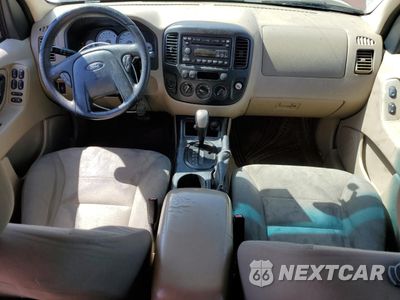 Zdjęcie 8 z 13 samochodu: 2005 FORD ESCAPE XLS VIN:1FMCU02Z25KE31248 - miniatura