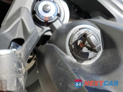 Zdjęcie 8 z 10 samochodu: 2025 KAWASAKI EX650 R VIN:ML5EXER19SDAE7445 - miniatura