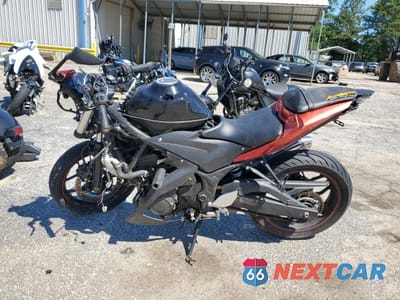 Trzecie zdjęcie samochodu z tyłu: 2016 YAMAHA YZFR3 VIN:MH3RH06Y8GK012295 - miniatura