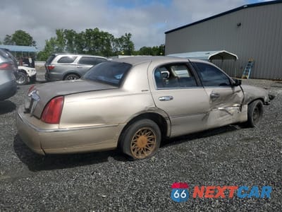 Trzecie zdjęcie samochodu z tyłu: 2001 LINCOLN TOWN CAR SIGNATURE VIN:1LNHM82W11Y630437 - miniatura