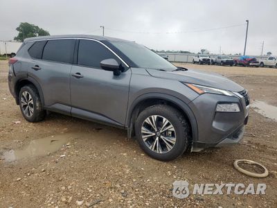 Czwarte zdjęcie samochodu z boku: 2021 NISSAN ROGUE SV VIN:5N1AT3BA0MC840928 - miniatura