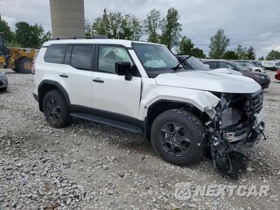 Czwarte zdjęcie samochodu z boku: 2024 LEXUS GX 550 PREMIUM/PREMIUM+ VIN:JTJTBCDX0R5025283 - miniatura