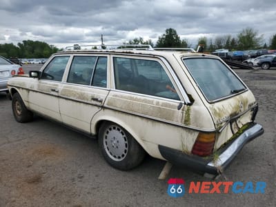 Drugie zdjęcie samochodu z przodu: 1982 MERCEDES-BENZ 300 TDT VIN:WDBAB93A8CN011633 - miniatura