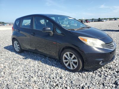 Czwarte zdjęcie samochodu z boku: 2014 NISSAN VERSA NOTE S VIN:3N1CE2CP9EL366815 - miniatura