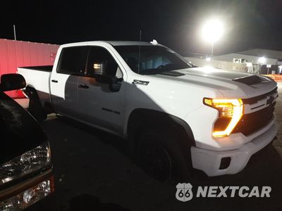 Czwarte zdjęcie samochodu z boku: 2024 CHEVROLET SILVERADO K2500 HEAVY DUTY LTZ VIN:2GC4YPEY6R1273415 - miniatura