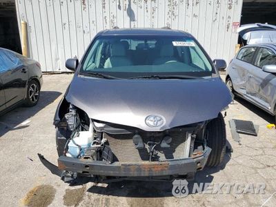 Piąte zdjęcie samochodu w środku: 2011 TOYOTA SIENNA XLE VIN:5TDDK3DC4BS005526 - miniatura