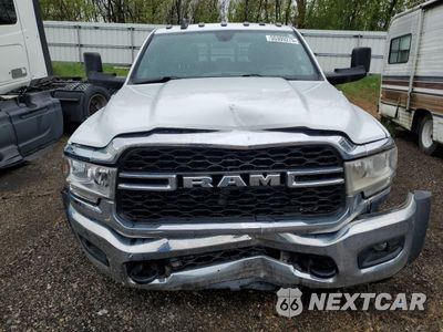 Piąte zdjęcie samochodu w środku: 2022 RAM 5500 VIN:3C7WRNFL7NG313356 - miniatura