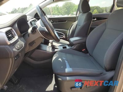 Zdjęcie 7 z 13 samochodu: 2019 KIA SORENTO VIN:5XYPG4A37KG463440 - miniatura