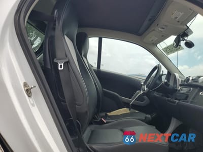 Zdjęcie 10 z 14 samochodu: 2013 SMART FORTWO PURE VIN:WMEEJ3BA6DK649940 - miniatura