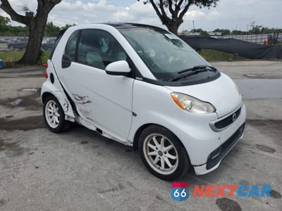 Czwarte zdjęcie samochodu z boku: 2013 SMART FORTWO PURE VIN:WMEEJ3BA6DK649940 - miniatura