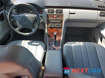 Zdjęcie 8 z 12 samochodu: 1996 MERCEDES-BENZ E 300D VIN:WDBJF20F9TJ001745 - miniatura