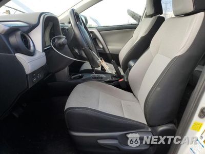 Zdjęcie 7 z 12 samochodu: 2017 TOYOTA RAV4 XLE VIN:JTMRFREV6HJ713960 - miniatura