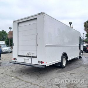 Czwarte zdjęcie samochodu z boku: 2017 FORD F59 VIN:1F66F5KYXH0A02393 - miniatura