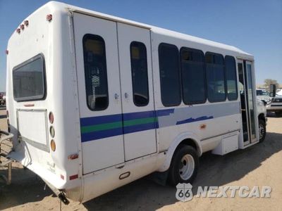 Czwarte zdjęcie samochodu z boku: 2011 FORD ECONOLINE E450 SUPER DUTY CUTAWAY VAN VIN:1FDFE4FS7BDB12247 - miniatura