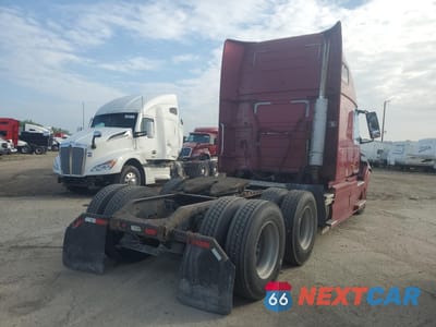 Czwarte zdjęcie samochodu z boku: 2007 VOLVO VNL SEMI TRUCK VIN:4V4NC9GH57N481491 - miniatura