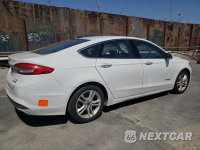 Trzecie zdjęcie samochodu z tyłu: 2018 FORD FUSION SE HYBRID VIN:3FA6P0LU4JR129967 - miniatura