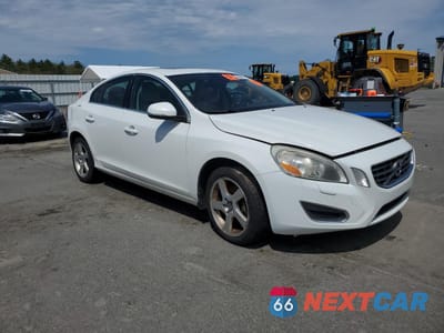 Czwarte zdjęcie samochodu z boku: 2013 VOLVO S60 T5 VIN:YV1612FH6D2210414 - miniatura