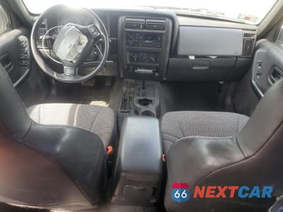 Zdjęcie 8 z 14 samochodu: 2001 JEEP CHEROKEE SPORT VIN:1J4FF48S21L546251 - miniatura