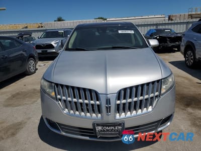 Piąte zdjęcie samochodu w środku: 2012 LINCOLN MKT VIN:2LMHJ5AT8CBL52171 - miniatura