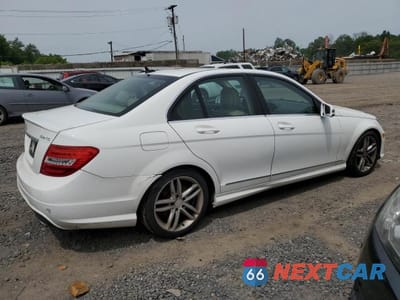 Trzecie zdjęcie samochodu z tyłu: 2013 MERCEDES-BENZ C 300 4MATIC VIN:WDDGF8AB3DR271699 - miniatura